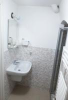 A bathroom at La Rosa dei Sassi 2