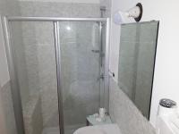 A bathroom at La Rosa dei Sassi 2