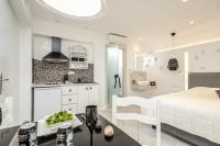 Kuchyňa alebo kuchynka v ubytovaní Naxos Evilion Luxury Apartments & Suites