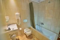 Koupelna v ubytování Falassarna Hotel