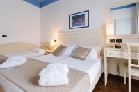 Posteľ alebo postele v izbe v ubytovaní Hotel Fra I Pini