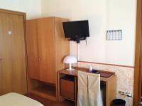 Televízia a/alebo spoločenská miestnosť v ubytovaní Hotel Roma