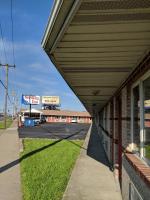 Sterling Inn near IAG Airportの見取り図または間取り図