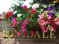 The Lonsdaleに飾ってある許可証、賞状、看板またはその他の書類