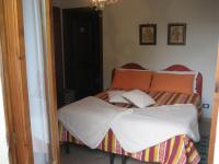A bed or beds in a room at La casa tra i vigneti