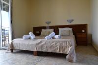 A bed or beds in a room at Casa del mar