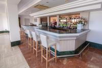 Lounge alebo bar v ubytovaní Hotel Club S'Illot