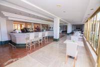 Reštaurácia alebo iné gastronomické zariadenie v ubytovaní Hotel Club S'Illot
