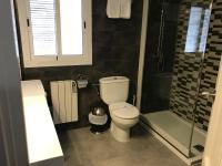 A bathroom at Vivienda Rural Rio Cerezuelo