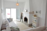 A seating area at Sunny Guest House New Port Mykonos
