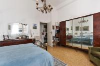 A bed or beds in a room at CozyandConfortable