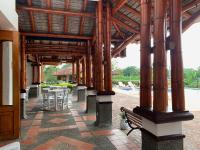 モンテネグロにあるFinca Hotel Santanaのパビリオン(テーブル、椅子付)、プール