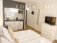Kuchyňa alebo kuchynka v ubytovaní LA CARIHUELA TORREMOLINOS - STUDIO 2- COSTA SOL HOLIDAY RENTALS