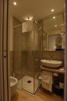 A bathroom at Hotel La Vigna