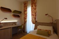 A bed or beds in a room at Hotel La Vigna