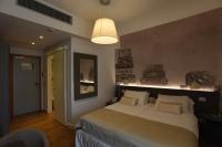 A bed or beds in a room at Hotel La Vigna