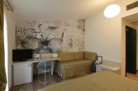 A television and/or entertainment centre at Hotel La Vigna