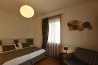 A bed or beds in a room at Hotel La Vigna