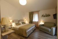 A bed or beds in a room at Hotel La Vigna