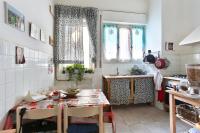 A kitchen or kitchenette at CozyandConfortable