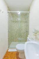 A bathroom at Hostal Baleàric