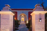 an entrance to a house with two gates at Dimora Graziana 1909 in Locorotondo