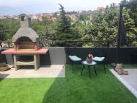 Vonkajšia záhrada v ubytovaní Apartments Jaki