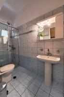 Koupelna v ubytování Angelica Hotel