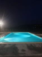 Bazén v ubytovaní Agriturismo Casa Rosa alebo v jeho blízkosti