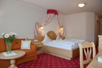 Łóżko lub łóżka w pokoju w obiekcie Hotel Garni Rifflsee