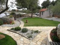 Vonkajšia záhrada v ubytovaní Apartmani Sandra i Davor Lonic
