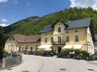 Nespecifikovaný výhled na hory nebo výhled na hory při pohledu z hotelu