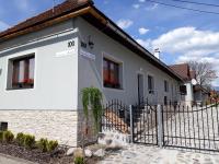 Budova, v ktorej sa dom na vidieku nachádza