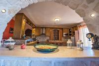 A kitchen or kitchenette at The Vivian - Luxury Stone Villa