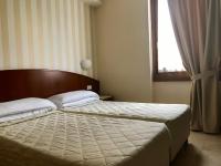 Posteľ alebo postele v izbe v ubytovaní Hotel Roma