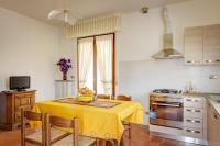 Kuchyň nebo kuchyňský kout v ubytování Appartamento Luisa - Vista Lago