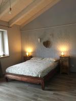 Łóżko lub łóżka w pokoju w obiekcie Happy hill - appartamento Quercia - natura e relax