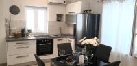 Kuchyň nebo kuchyňský kout v ubytování Apartments Karlo