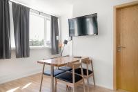 TV a/nebo společenská místnost v ubytování Stay Apartments Einholt