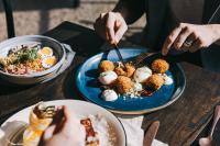 Jídlo v hotelu nebo okolí