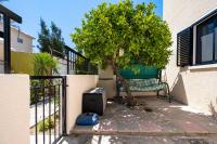 Balkón nebo terasa v ubytování Dalia Seaside 2 Bedroom Apartment with Pool & Garden