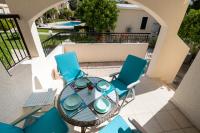 Balkón nebo terasa v ubytování Dalia Seaside 2 Bedroom Apartment with Pool & Garden