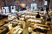 Reštaurácia alebo iné gastronomické zariadenie v ubytovaní Praga Zupnicza P&O Serviced Apartments