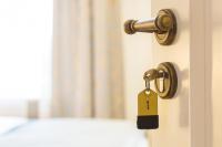 a lock on a door with a key at Hotel Villa Altenburg in Pößneck
