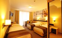 Łóżko lub łóżka w pokoju w obiekcie Hotel Vitalia