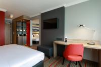 Ramada by Wyndham Amsterdam Airport Schipholにあるベッド