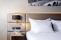 Ramada by Wyndham Amsterdam Airport Schipholにあるベッド