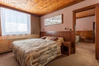 Postel nebo postele na pokoji v ubytování Hotel Tetřeví Boudy