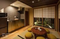 THE MACHIYA VILLA 三条しらかわ小路にあるキッチンまたは簡易キッチン