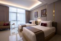 Postel nebo postele na pokoji v ubytování Elegant Airport Hotel